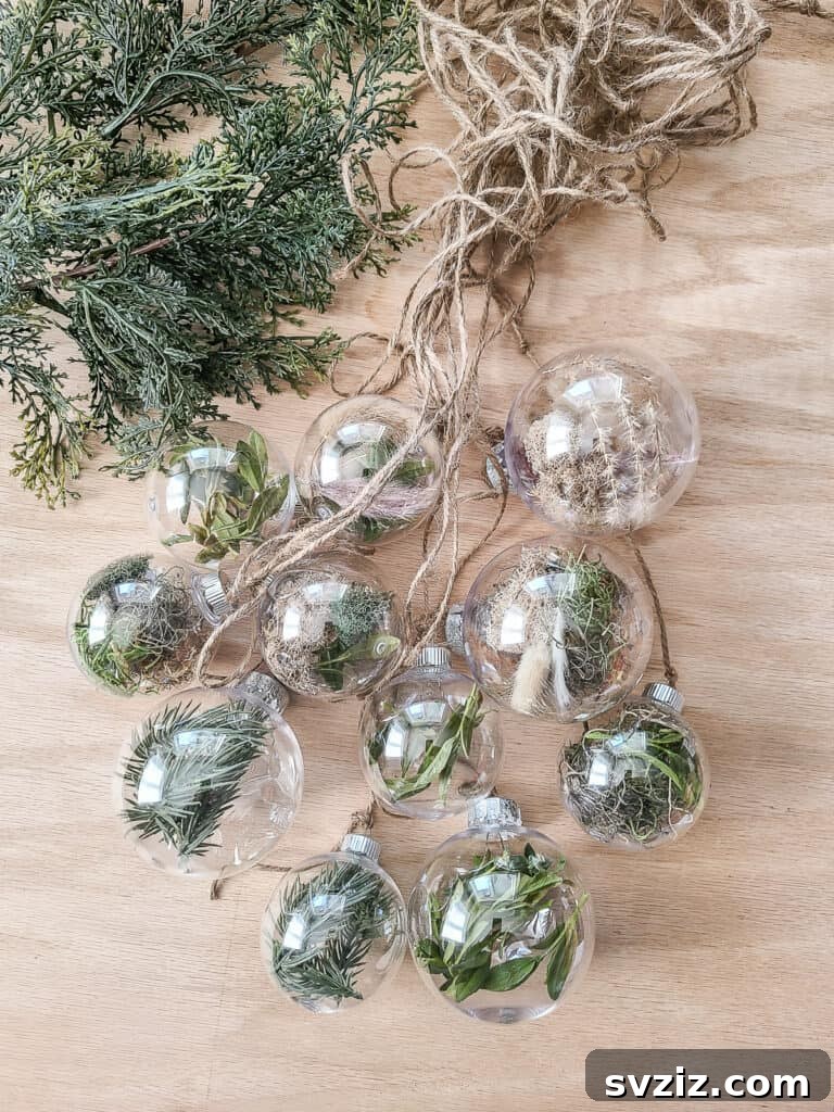 31 Festive DIYs to Deck Your Living Room This Christmas 10 Beautiful natural Christmas ornaments crafted from elements found in nature.