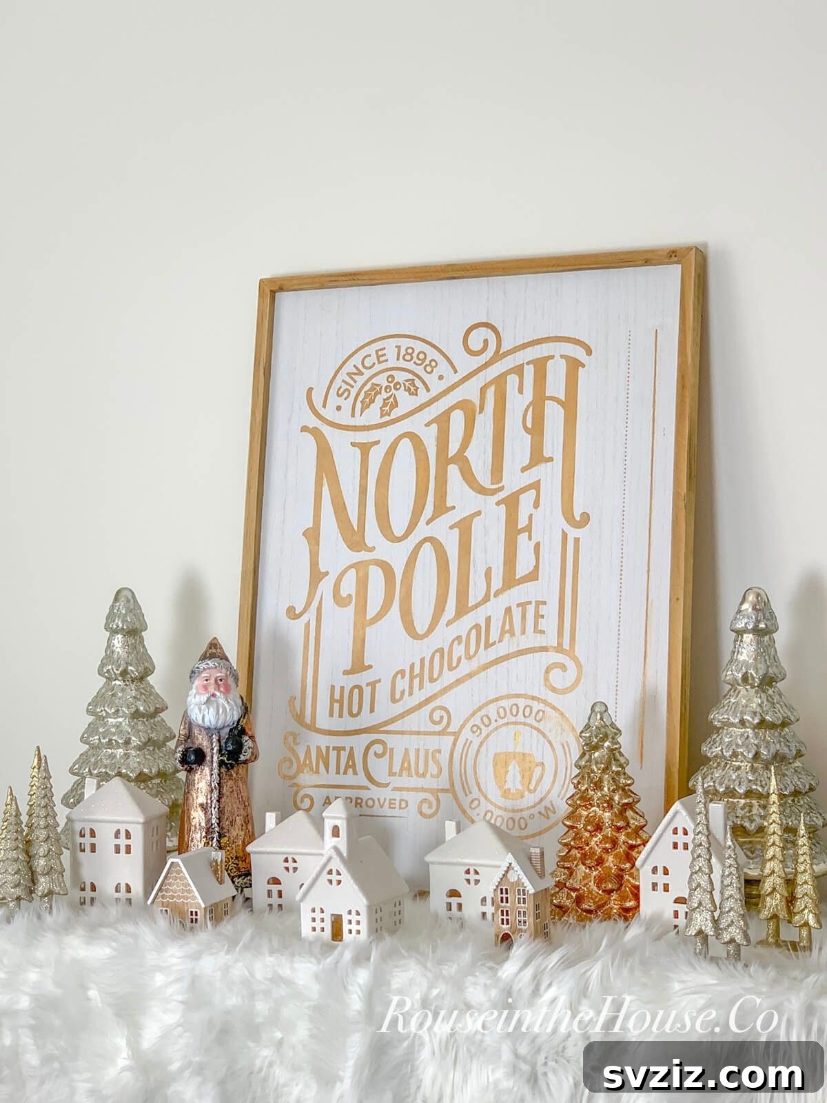 31 Cozy Farmhouse Christmas Inspirations 20 North pole sign