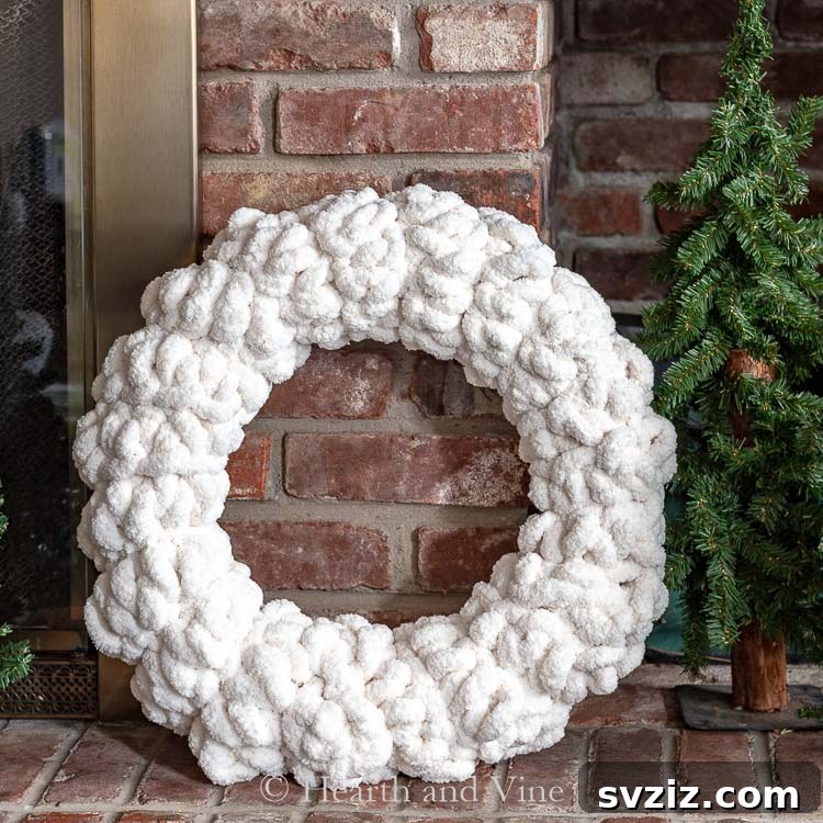 Gorgeous Winter Wreath Inspirations 16 chunky yarn wreath