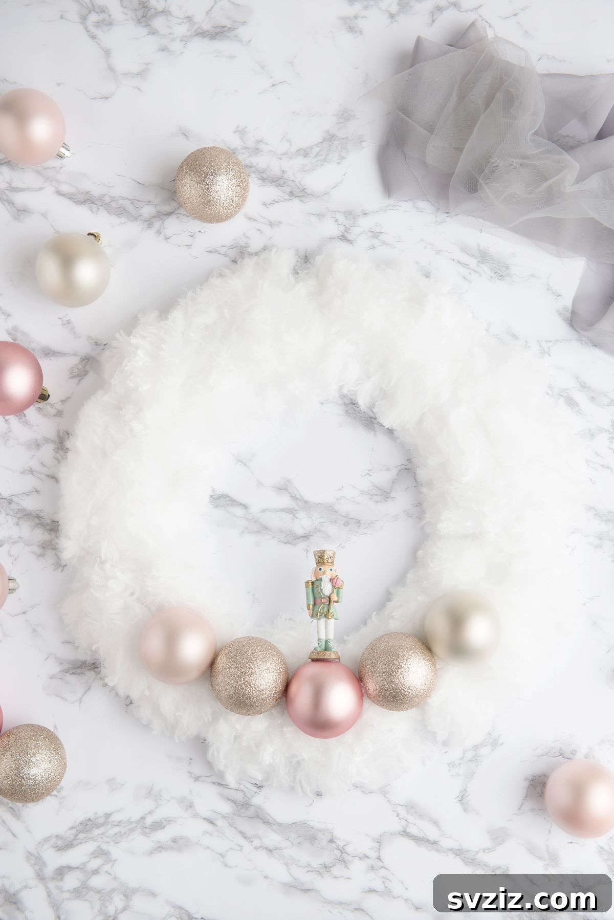 Gorgeous Winter Wreath Inspirations 32 Christmas duster wreath