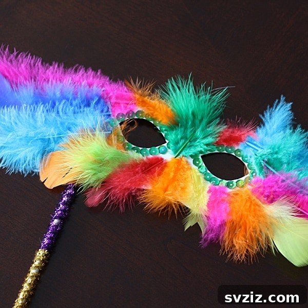 41 Brilliant Feather Projects 32 mardi gras feather mask