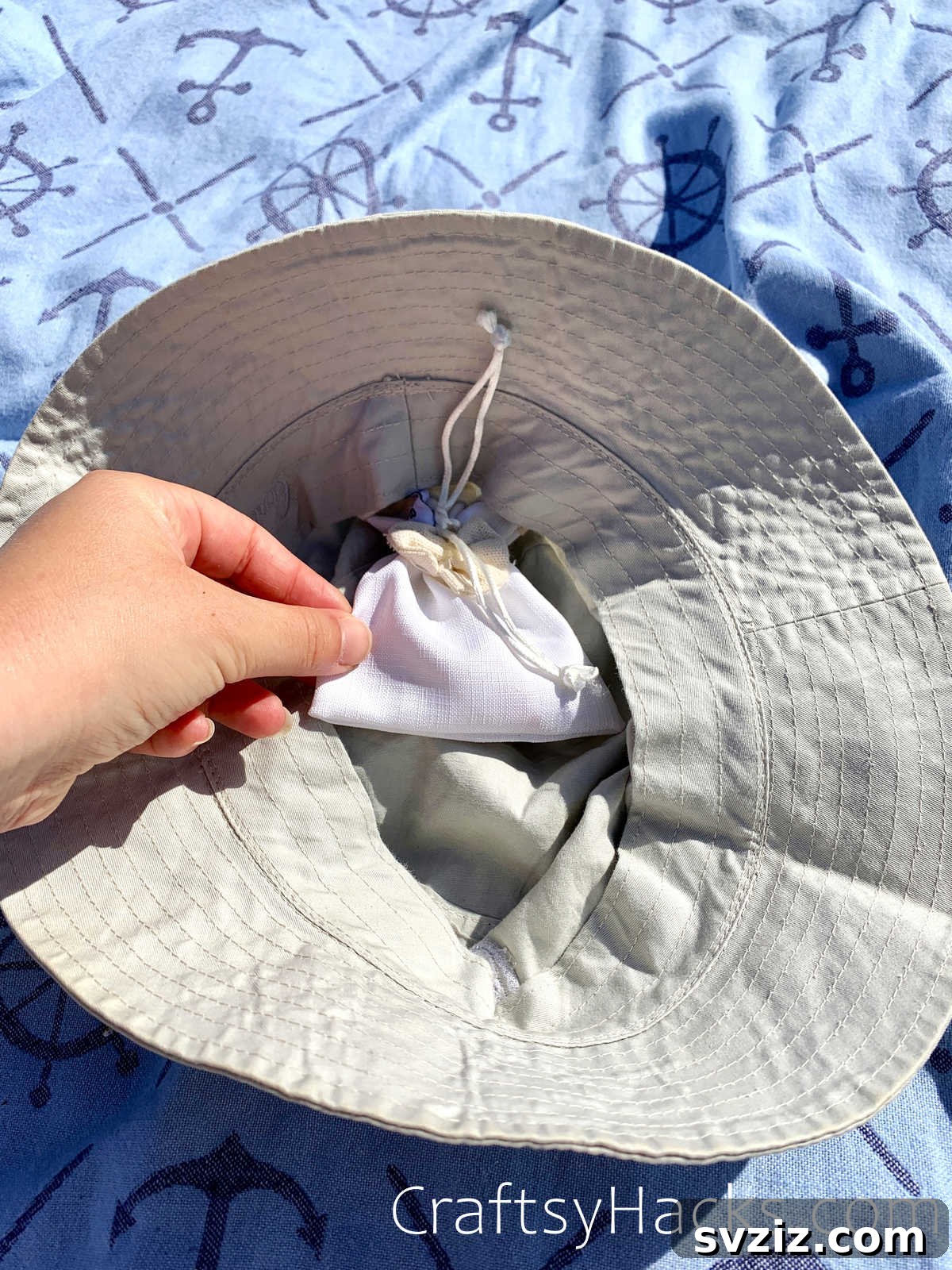 21 Game-Changing Beach Hacks for Your Next Trip 13 attach a money bag in a hat