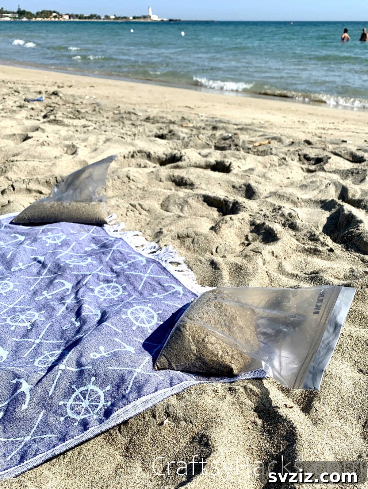 21 Game-Changing Beach Hacks for Your Next Trip 15 fill bags with sand as towel holders