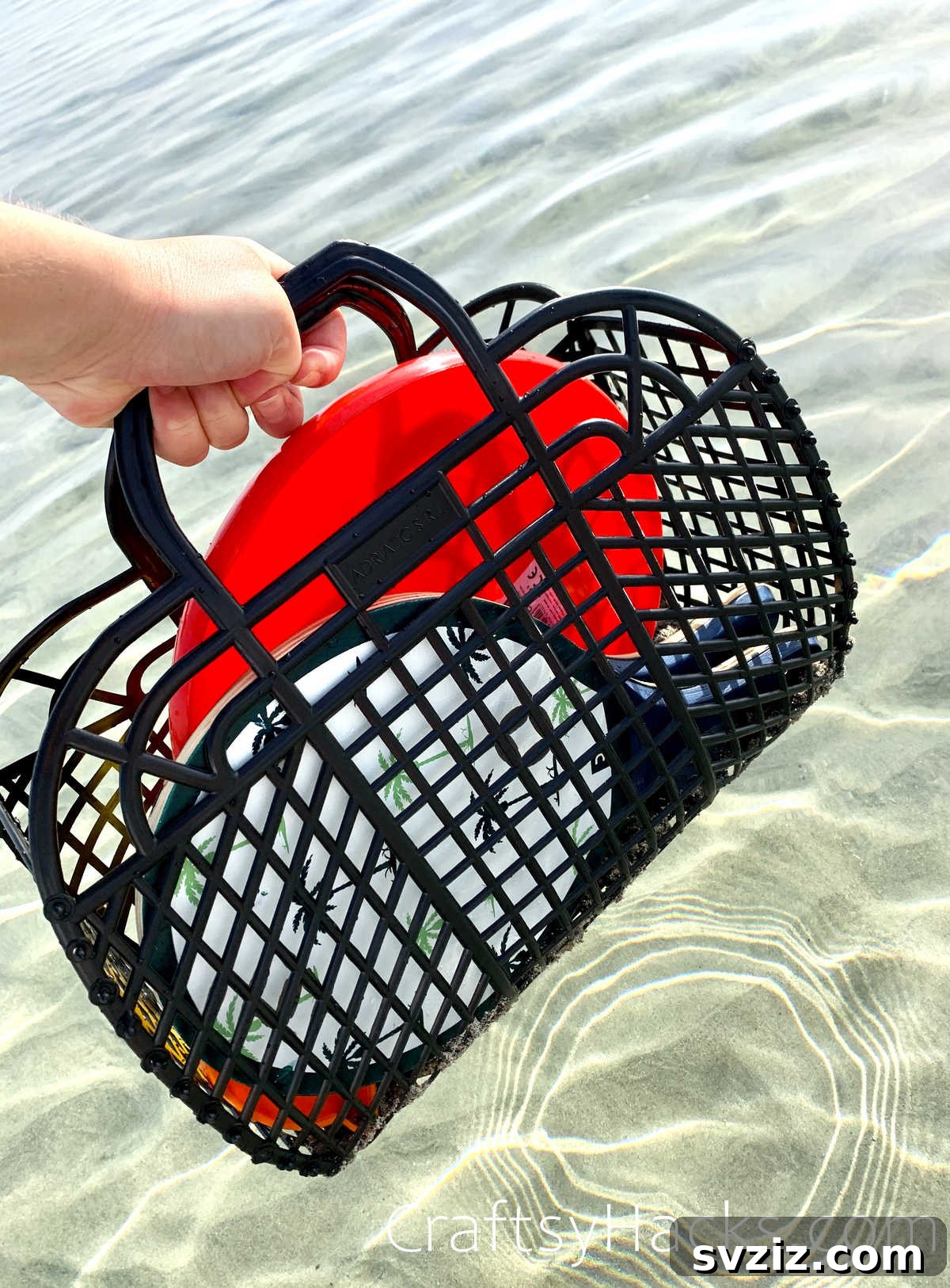 21 Game-Changing Beach Hacks for Your Next Trip 18 use a mesh bag to store toys