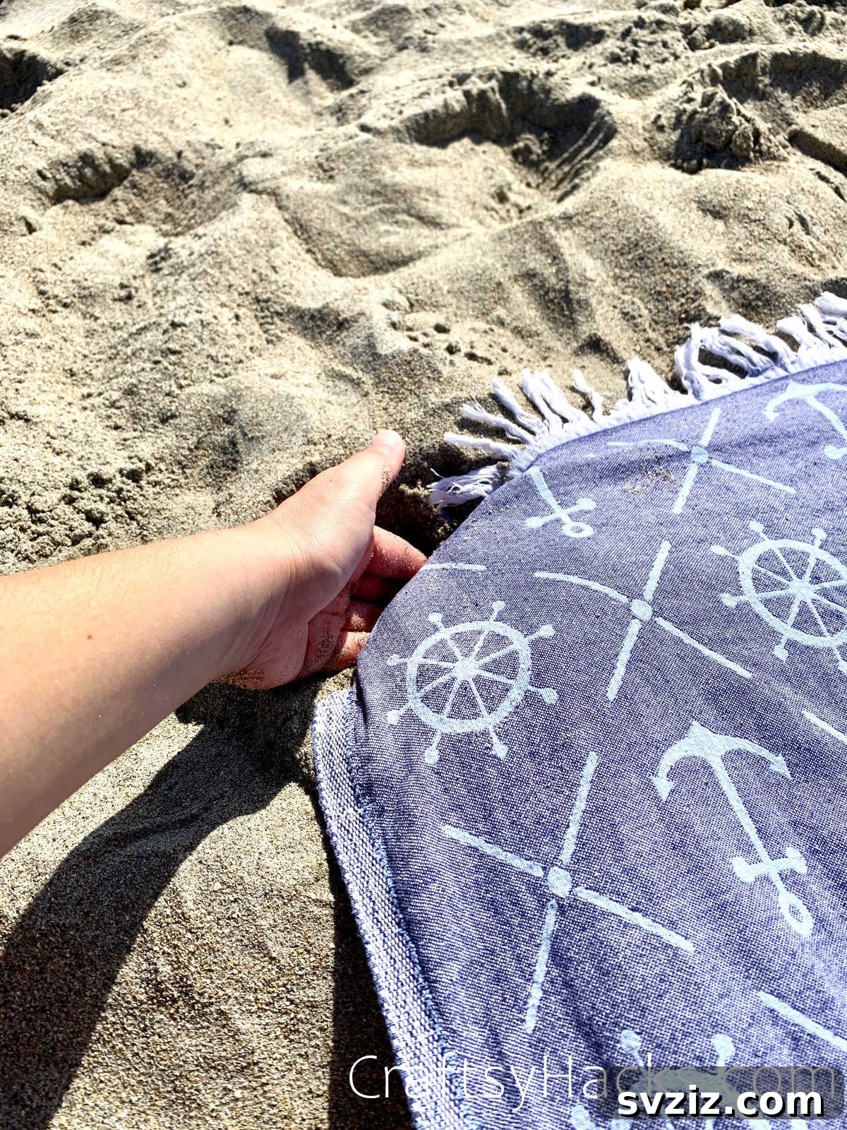 21 Game-Changing Beach Hacks for Your Next Trip 8 wrap corners of a towel in sand