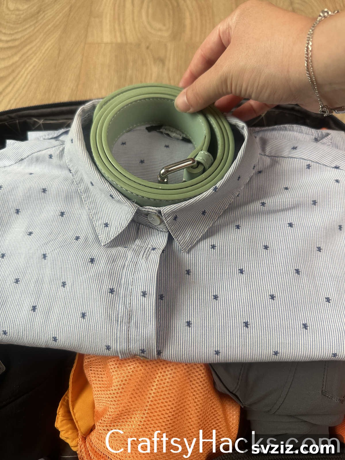 21 Genius Travel Tips 4 tuck belts into shirt collars