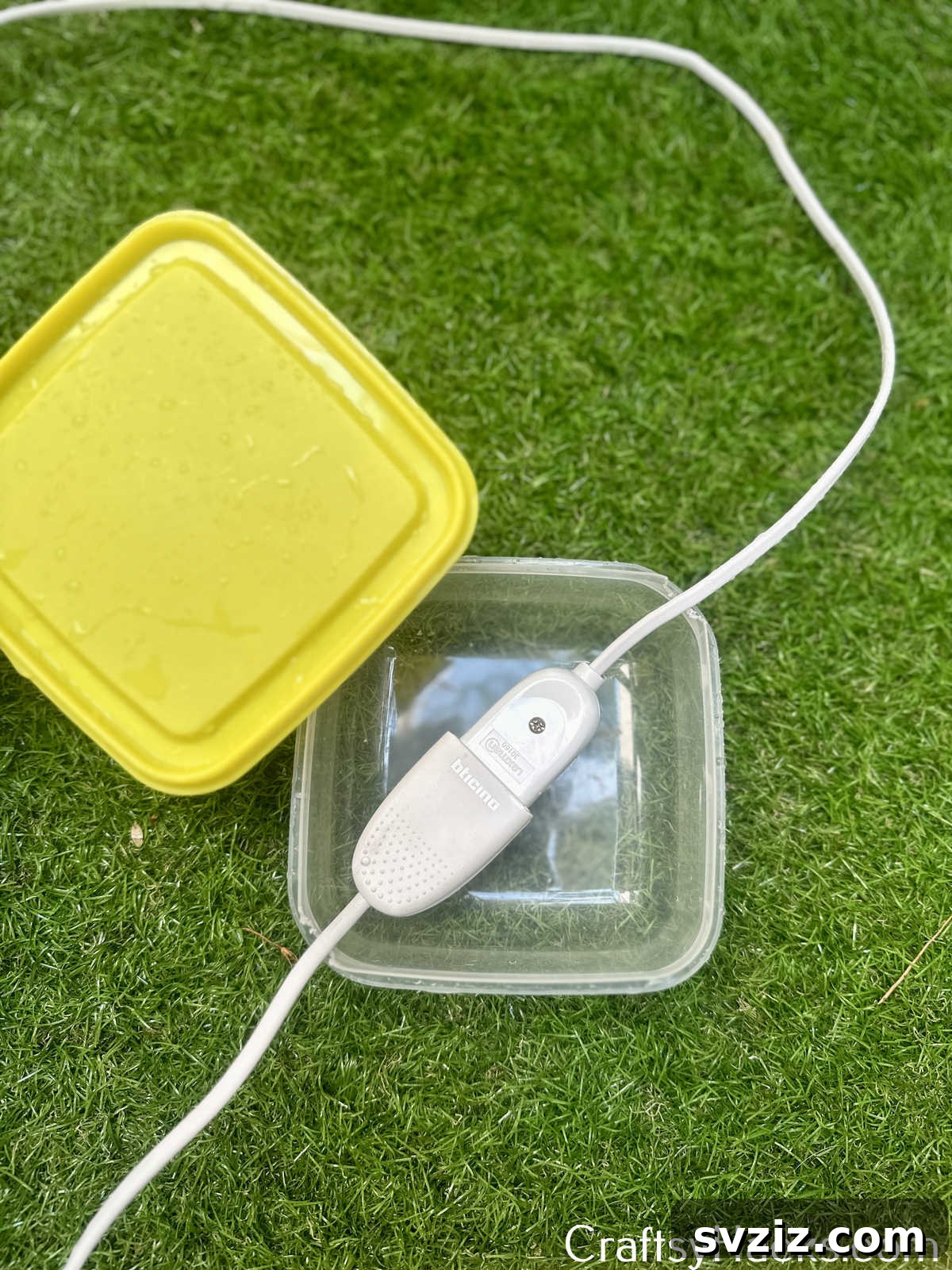 25 Brilliant Tricks to Simplify Your Life 16 cut corner of tupperware to shelter plugs from the rain