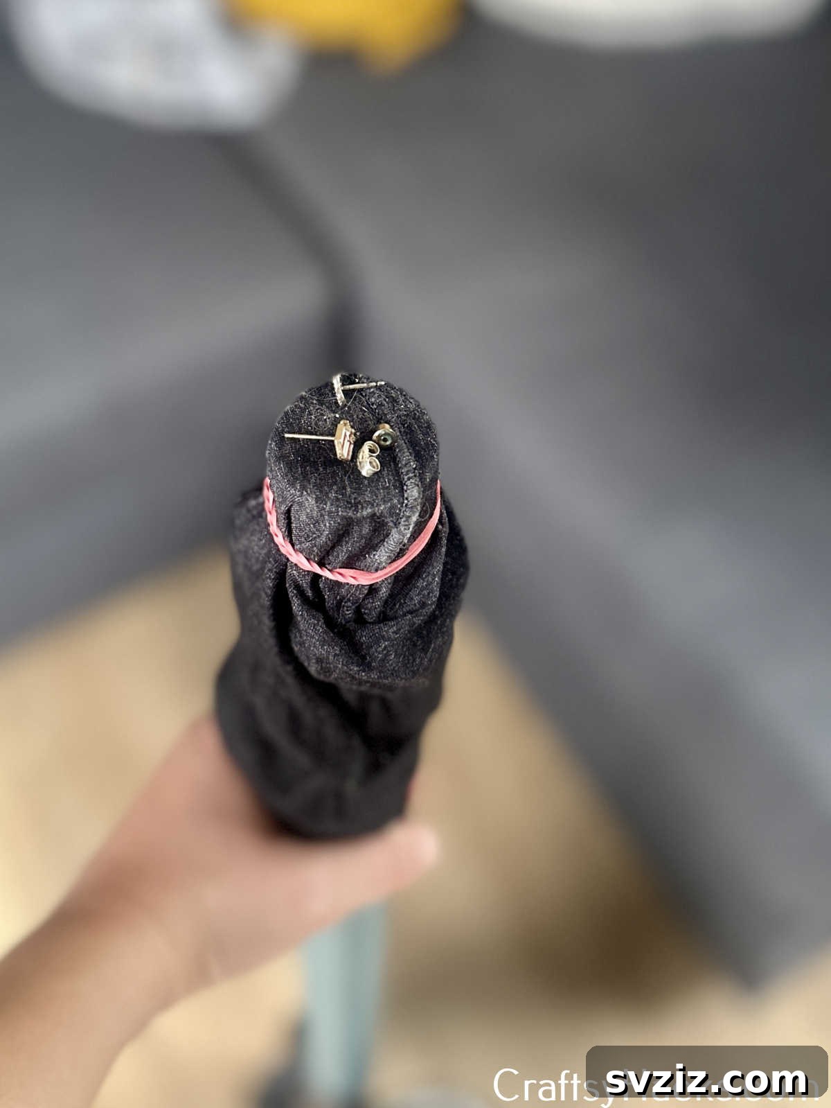 25 Brilliant Tricks to Simplify Your Life 3 wrap tights around hoover hose to find small objects