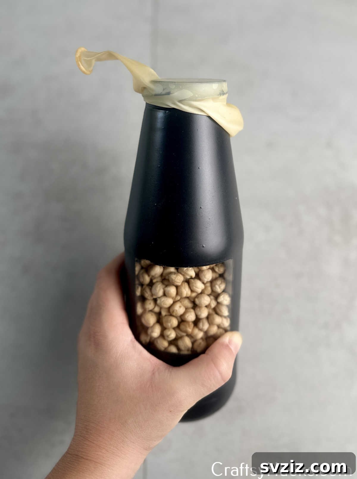25 Brilliant Tricks to Simplify Your Life 7 use balloon as lid