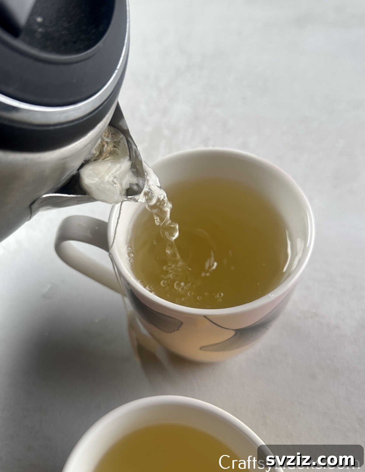 25 Brilliant Tricks to Simplify Your Life 10 insert teabag into the kettle mouth cap to serve more cups of tea