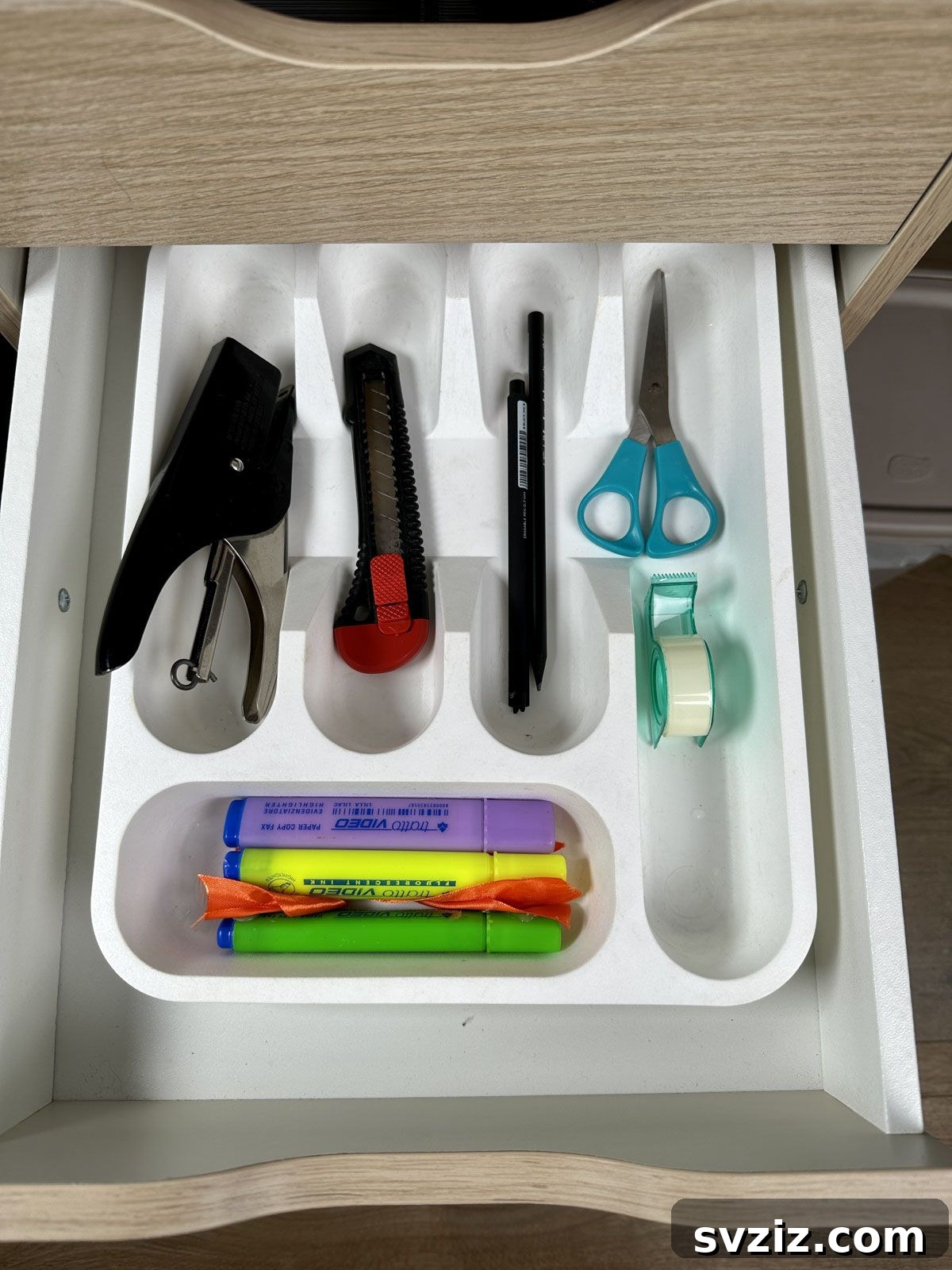 Use a Cutlery Tray to Organize Stationery