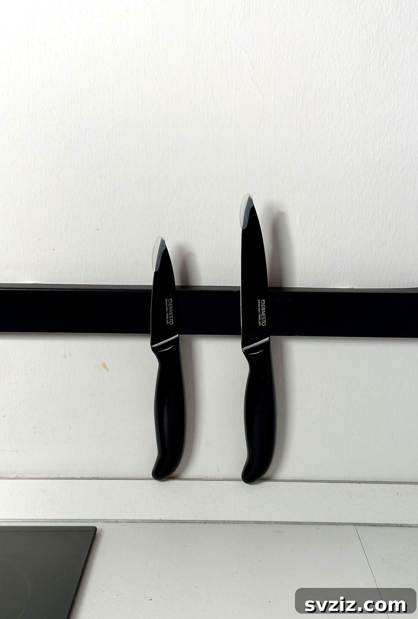 21 Creative Kitchen Organization Ideas 14 Magnetic knife strip on a kitchen wall