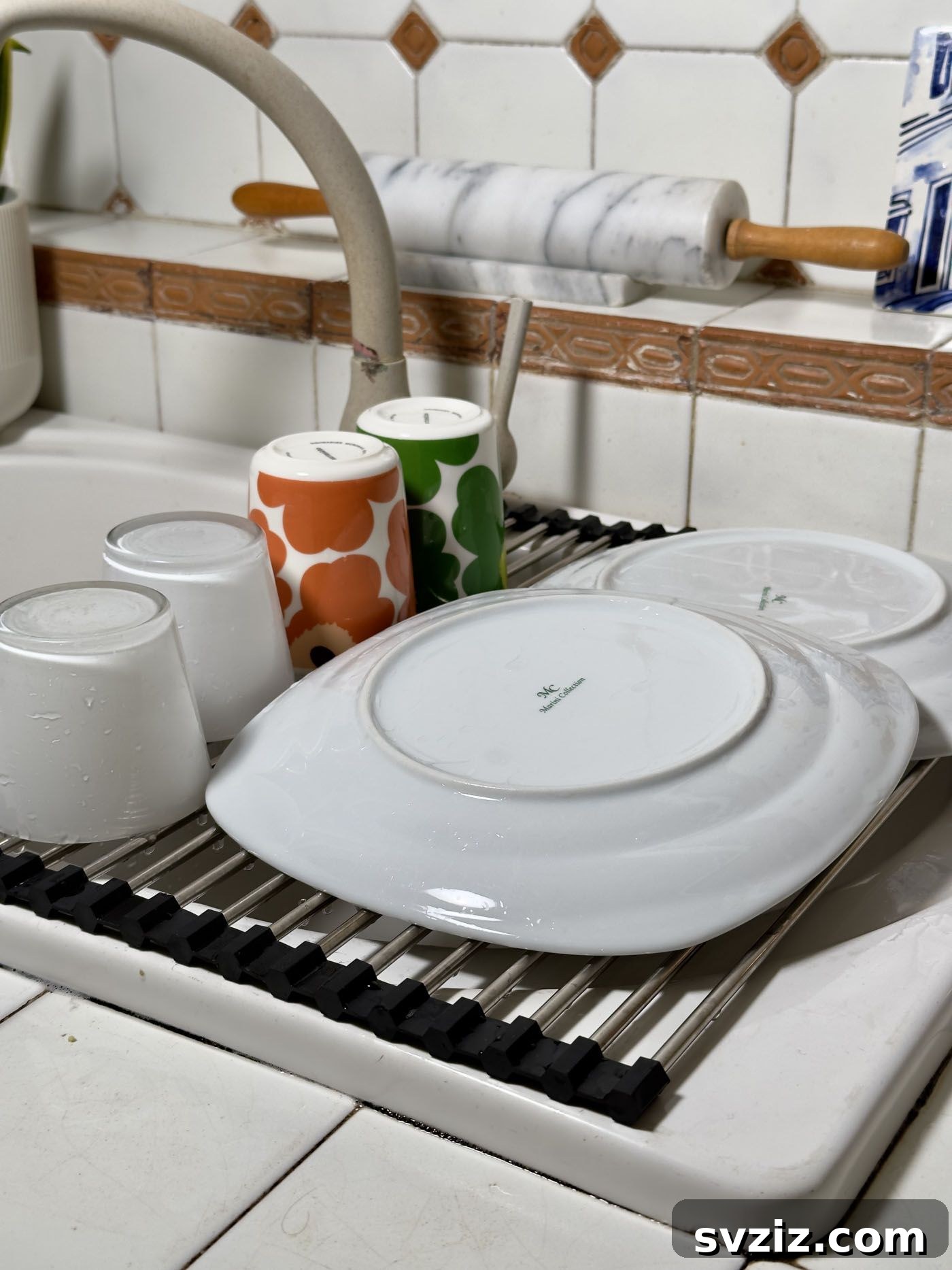 21 Creative Kitchen Organization Ideas 15 Removable dish rack on a kitchen counter