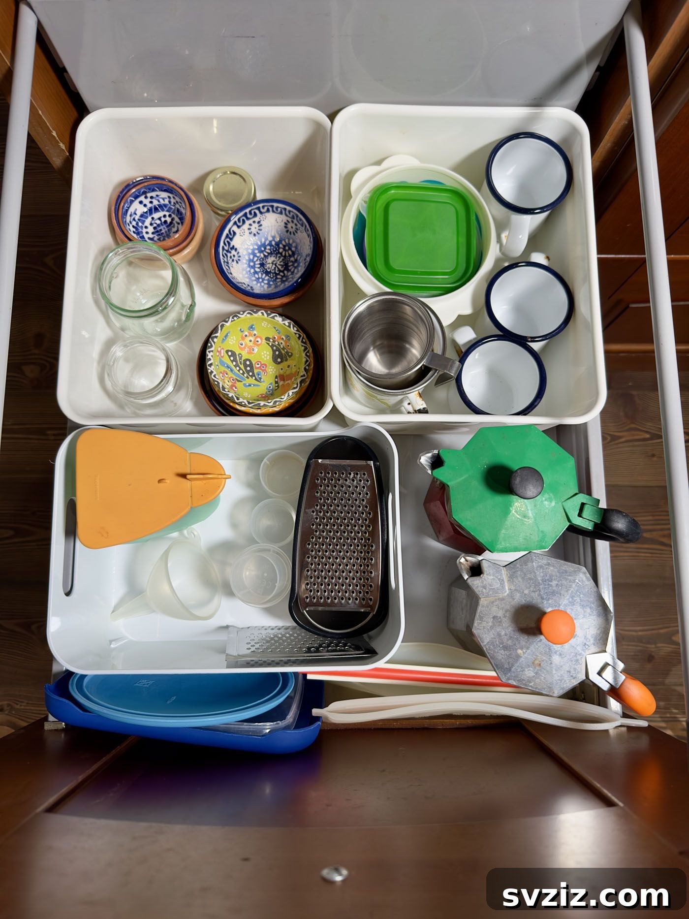 21 Creative Kitchen Organization Ideas 20 Kitchen shelves with organized storage baskets