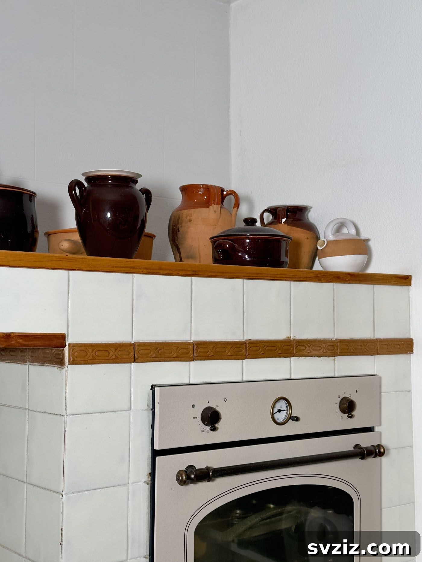 21 Creative Kitchen Organization Ideas 9 Decorative items and storage above kitchen cabinets