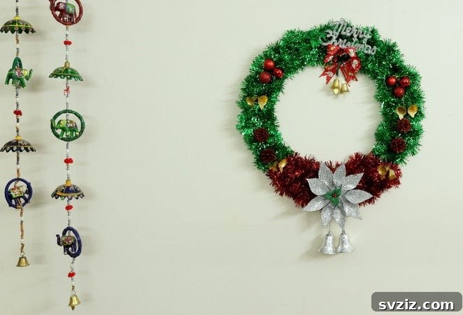 20 Distinctive Christmas Wreath Inspirations 15 glitter tinsel Christmas wreath