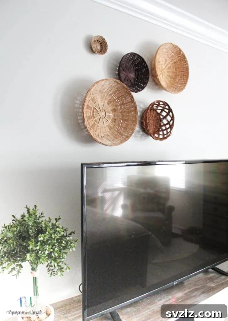 31 Bohemian Living Room Inspirations 3 Basket Wall