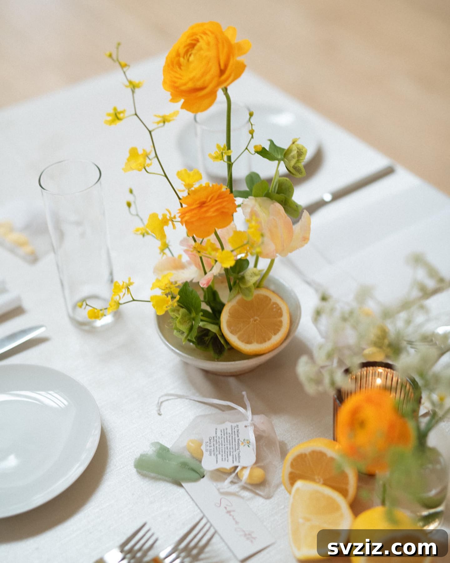 Easy Breezy Weddings: Ideas for Unfussy Couples 3 Minimal Citrus Centerpiece