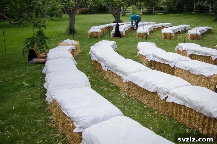 Easy Breezy Weddings: Ideas for Unfussy Couples 23 Hay Bale Seating Arrangements