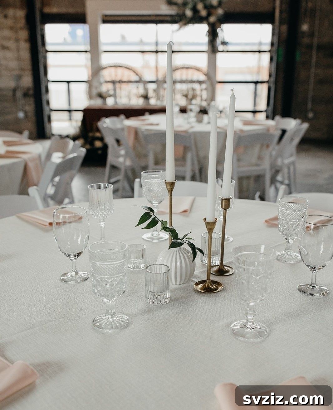 Easy Breezy Weddings: Ideas for Unfussy Couples 10 Minimalist Candle Centerpieces
