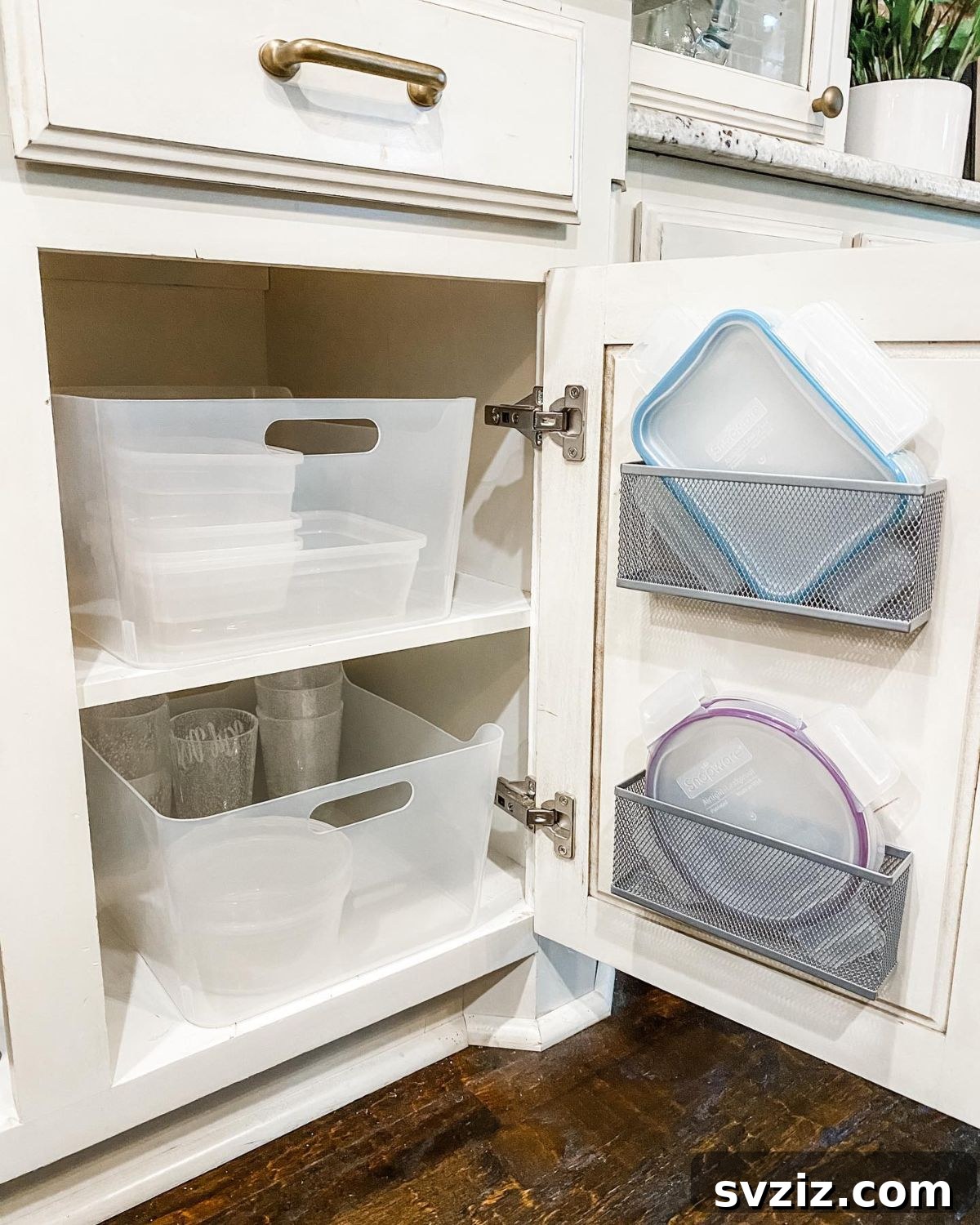 Cupboard Door Holder for Lids