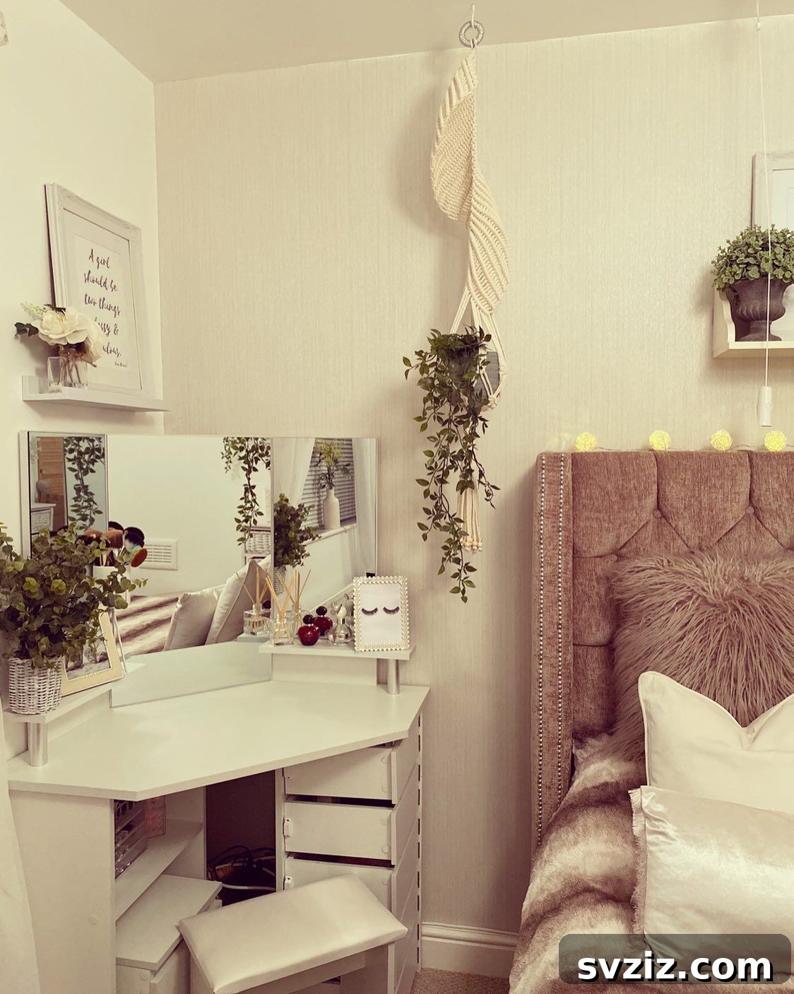 corner dressing table