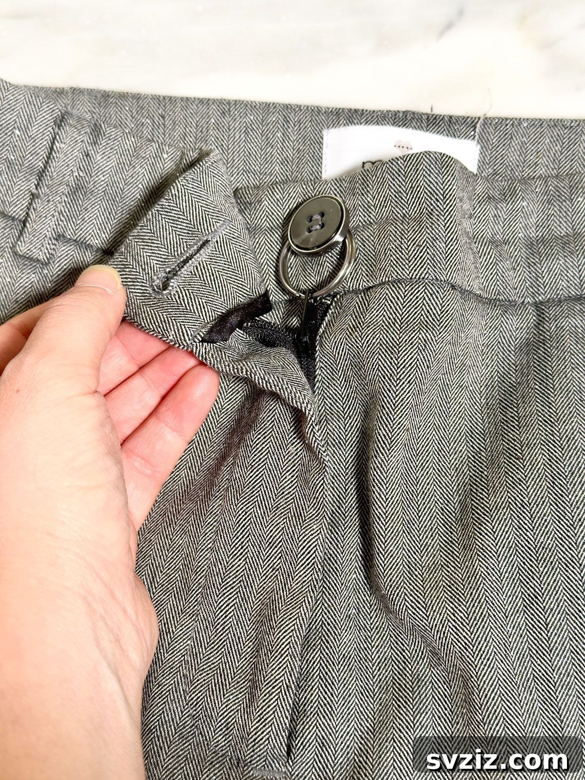  Prevent the Zipper from Dropping Down