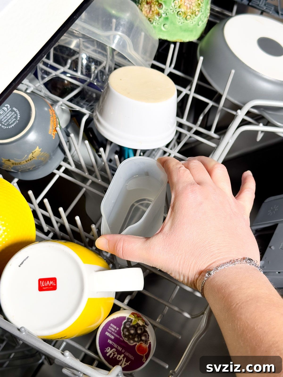 Remove Water Stains from Dishes with Vinegar in Dishwasher