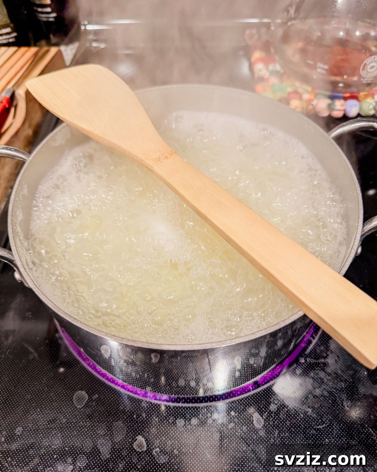 Stop boiling water overflow with wooden spoon, cooking trick