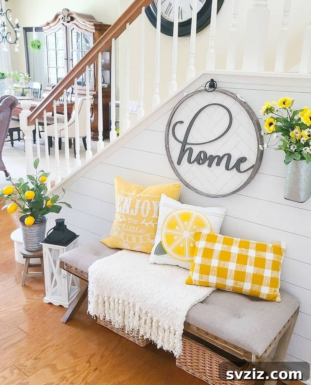 31 Gorgeous Summer Farmhouse Decor Ideas 20 farmhouse Entry Area