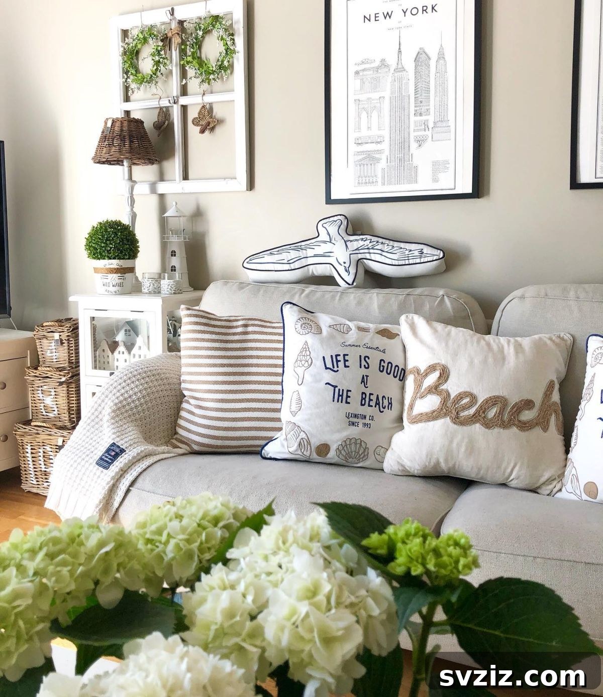 31 Gorgeous Summer Farmhouse Decor Ideas 33 Coastal Farmhouse Décor Accents
