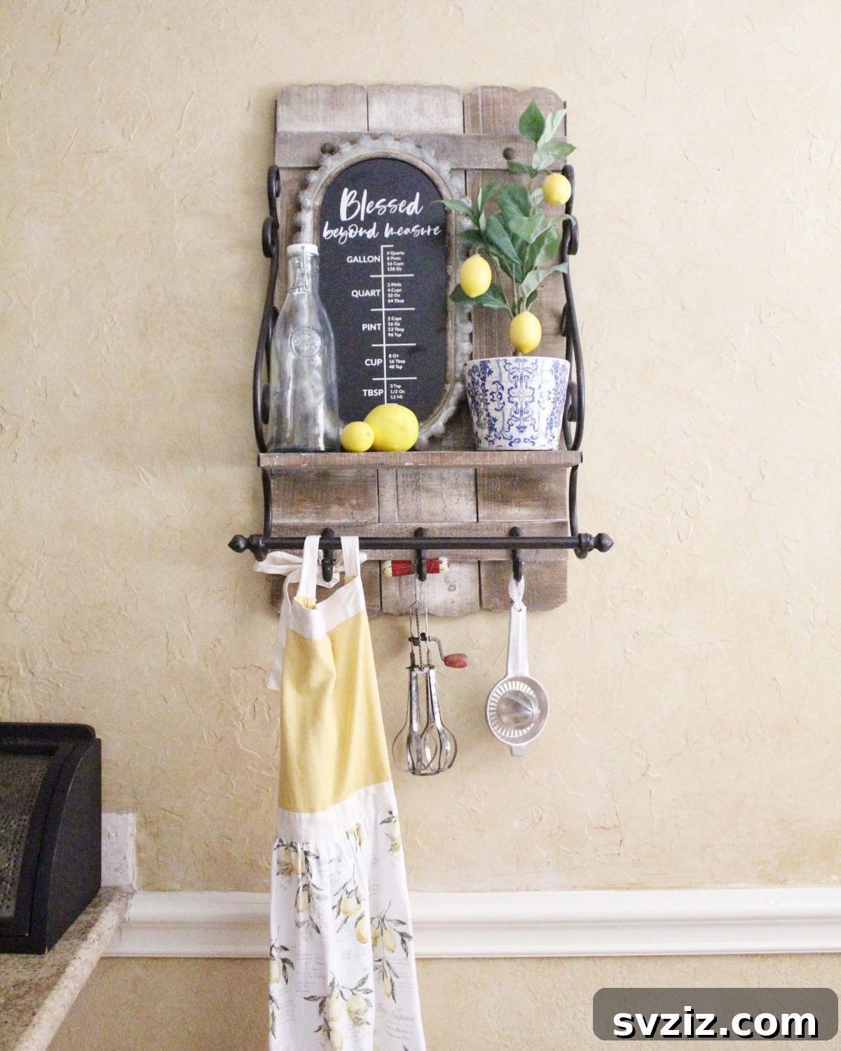 31 Gorgeous Summer Farmhouse Decor Ideas 6 lemon kitchen vignette