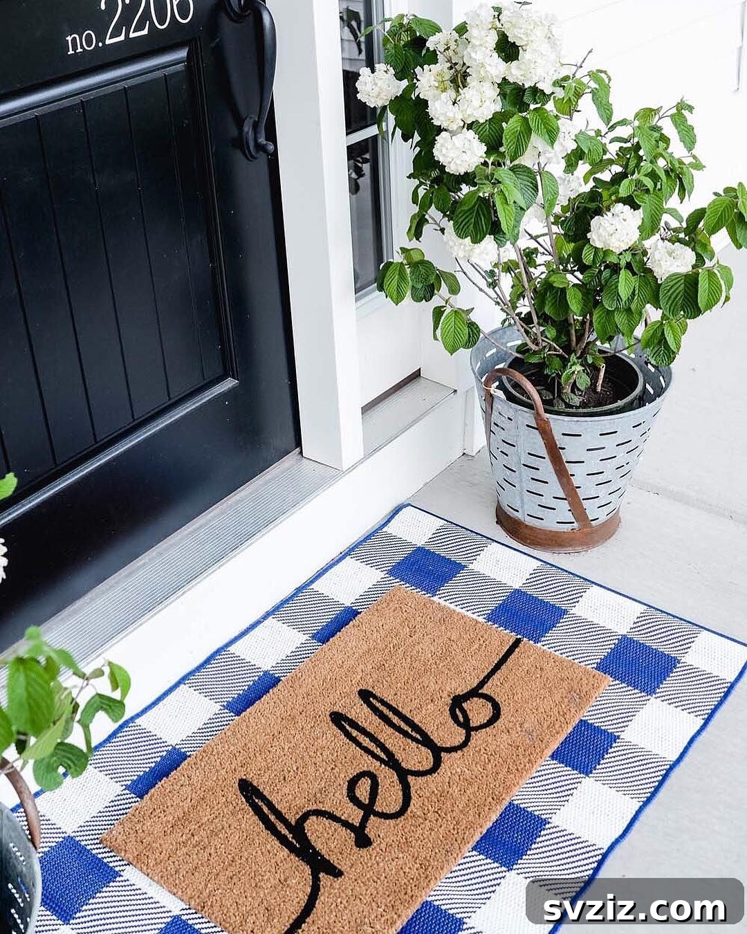 31 Gorgeous Summer Farmhouse Decor Ideas 9 Gingham-Border Welcome Mat