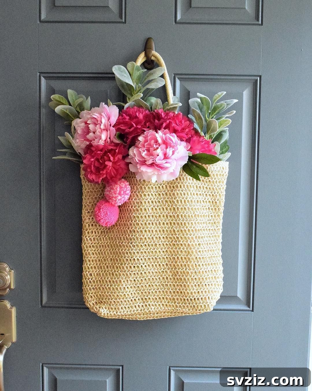 Gorgeous Summer Entryway Inspirations 6 woven tote basket