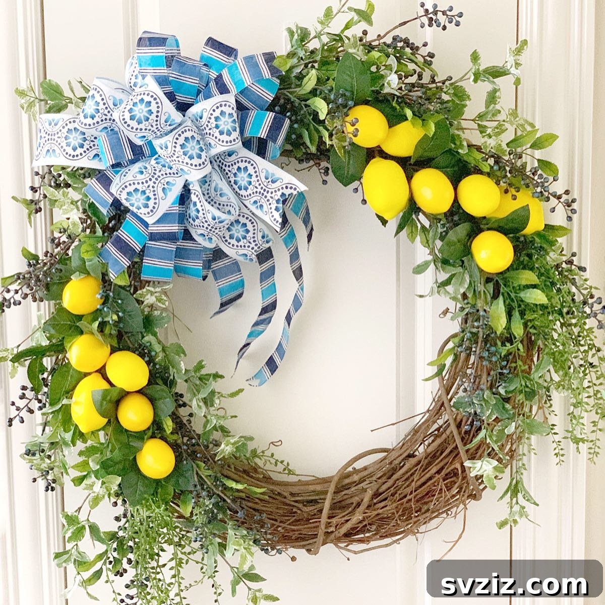 Gorgeous Summer Entryway Inspirations 7 lemon foliage wreath