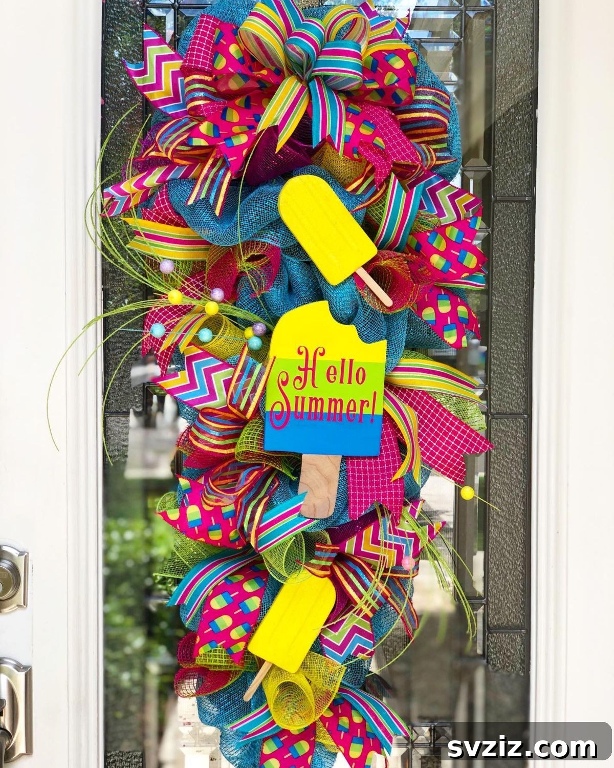 Gorgeous Summer Entryway Inspirations 9 bright ribbon fixture