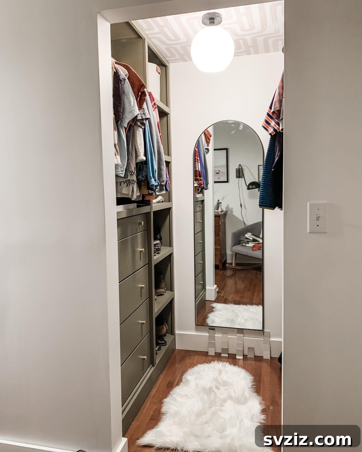 Small Walk-In Closets: Genius Ideas for Maximizing Space 14 add a mirror