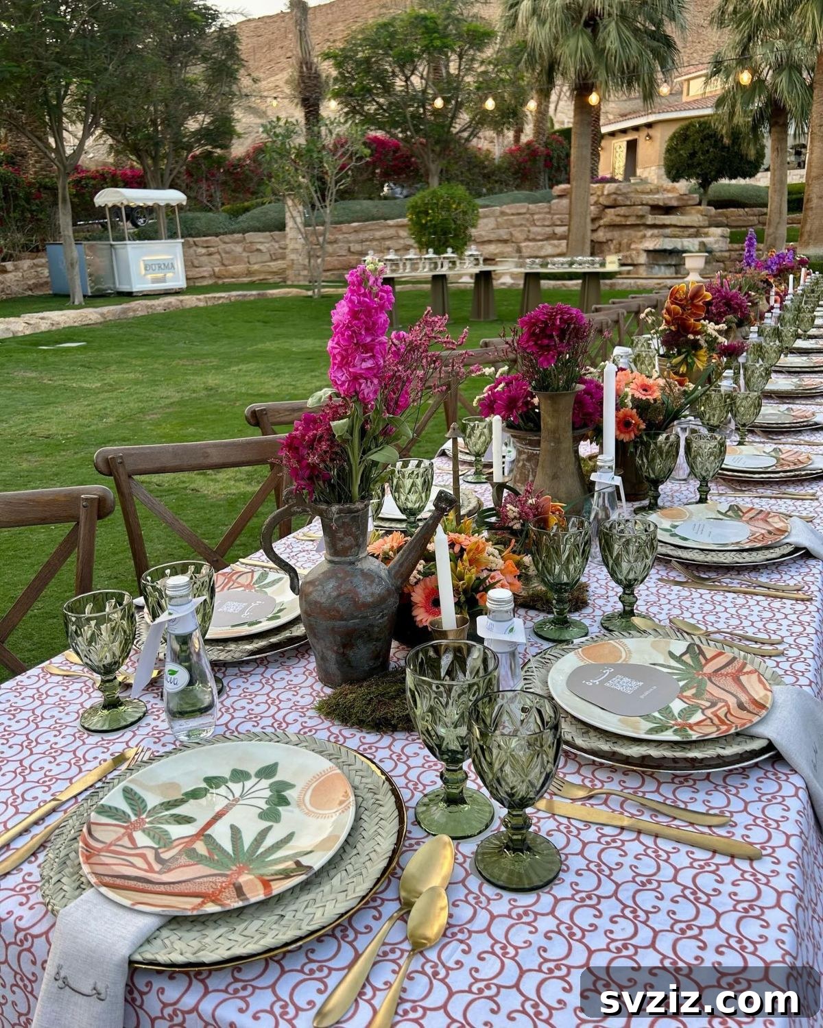 21 Breathtaking Boho Wedding Centerpiece Designs 10 Charming Boho Centerpieces with Bold Flowers in Vintage Vases