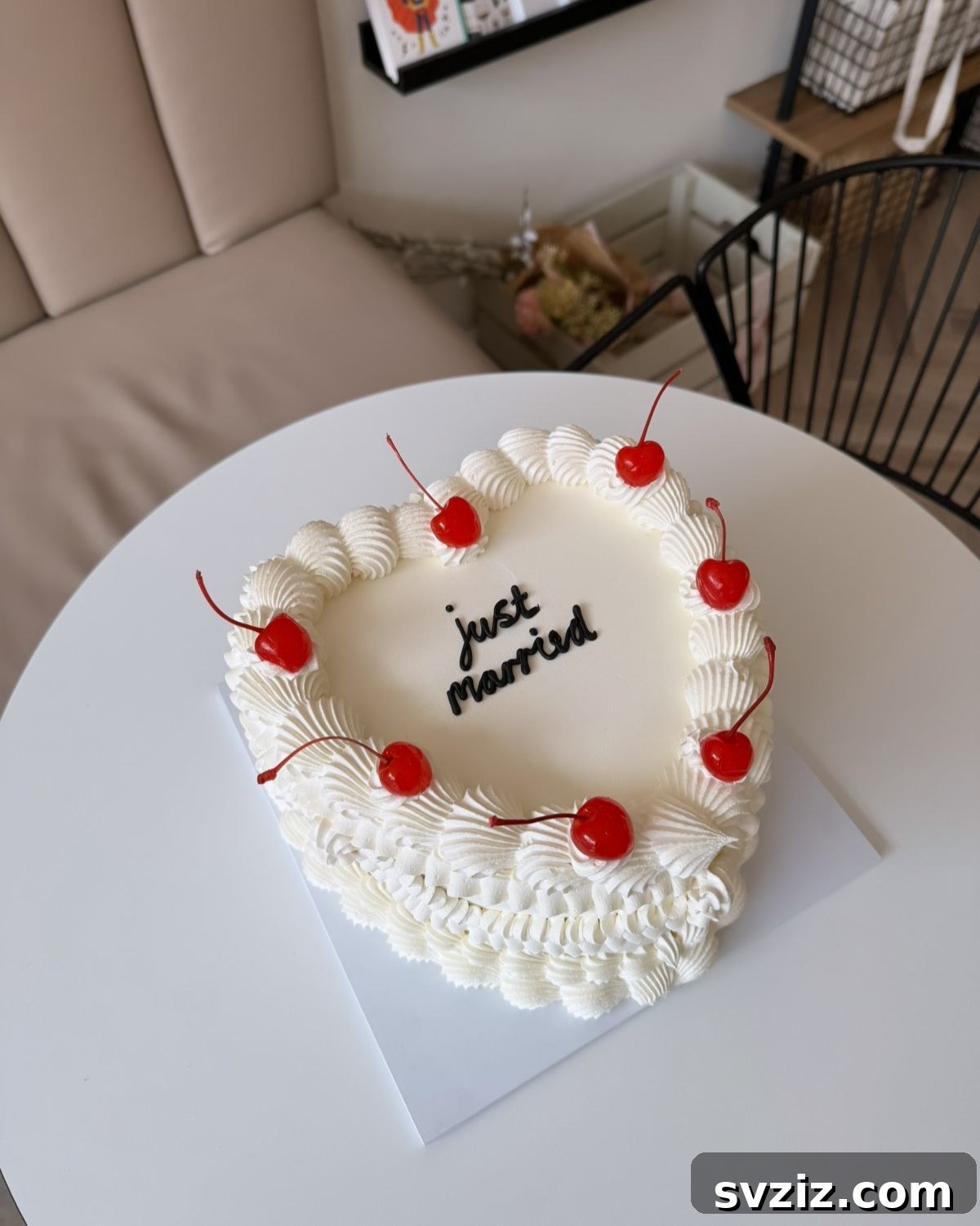 31 Unique Non-Traditional Wedding Ideas 11 small wedding cake
