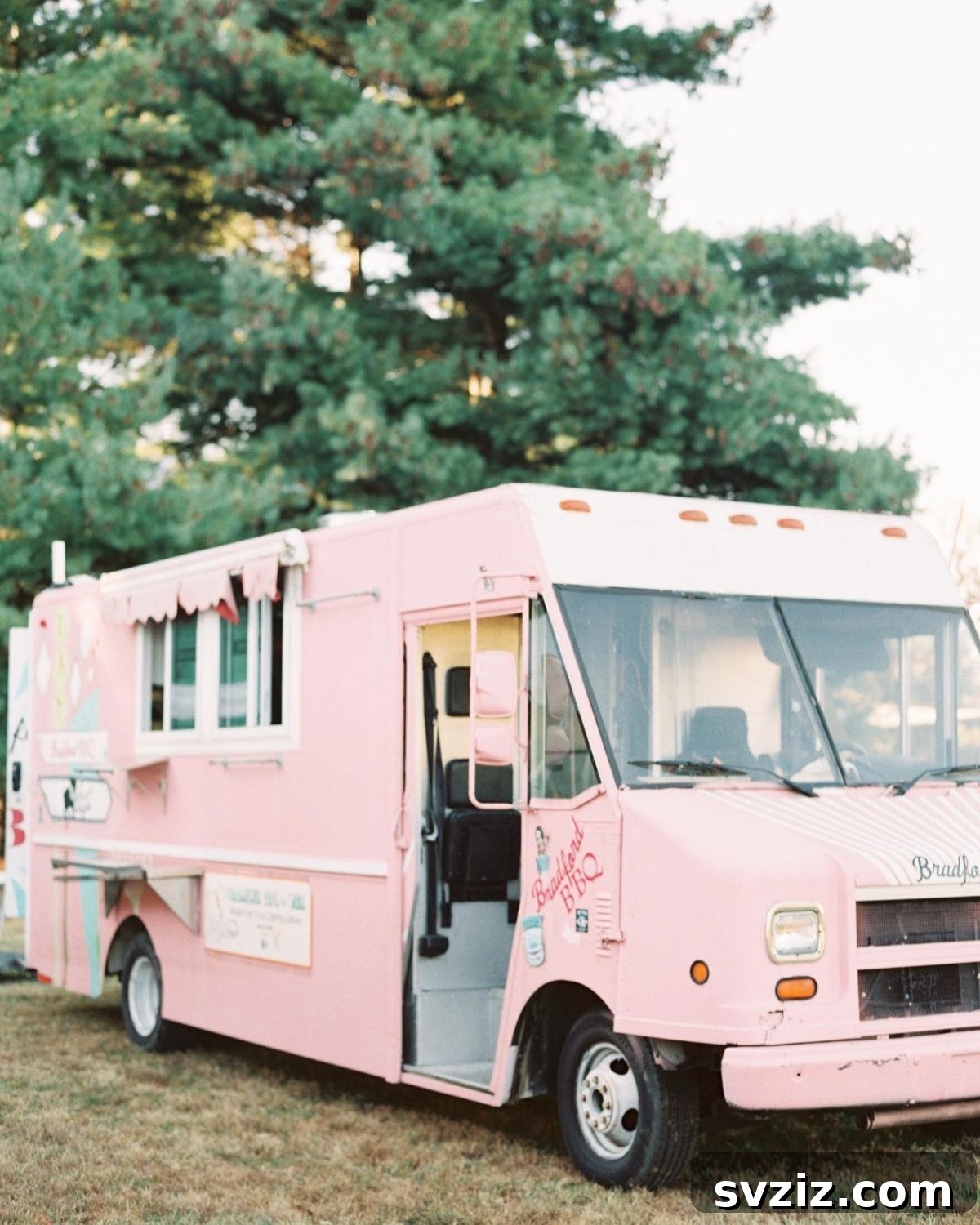 31 Unique Non-Traditional Wedding Ideas 3 food trucks