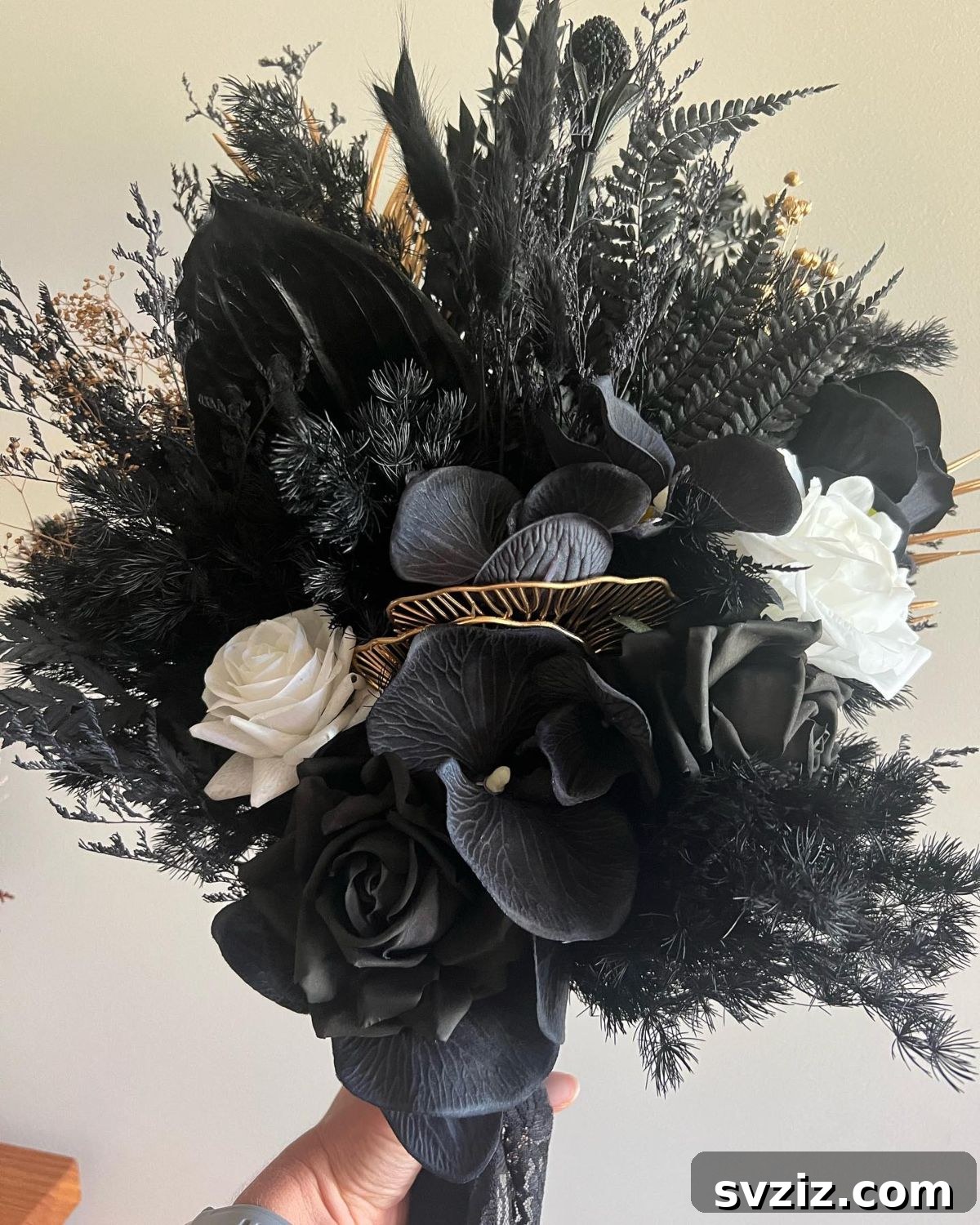 31 Unique Non-Traditional Wedding Ideas 7 Black Bouquet