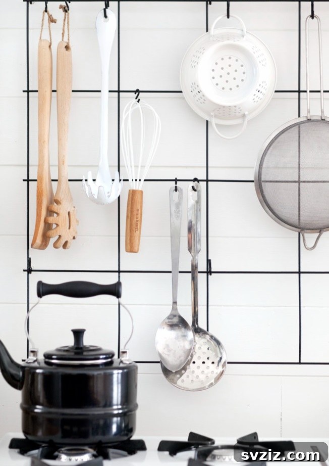 Kiralık Dar Alanlar İçin 31 Akıllı Düzenleme Sırrı 11 DIY a Wire Utensil Rack for the Kitchen