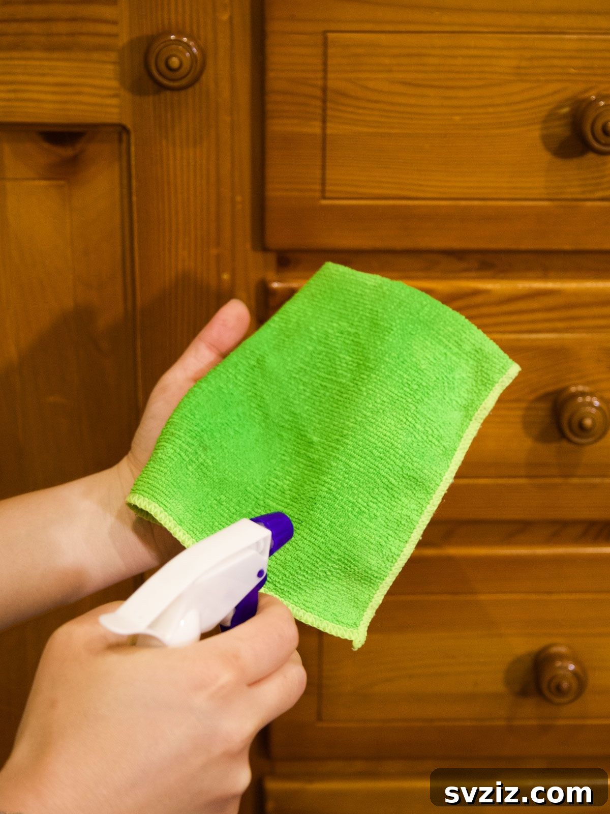 Polish your Wooden Cabinets with: Lemon Juice and Vinegar
