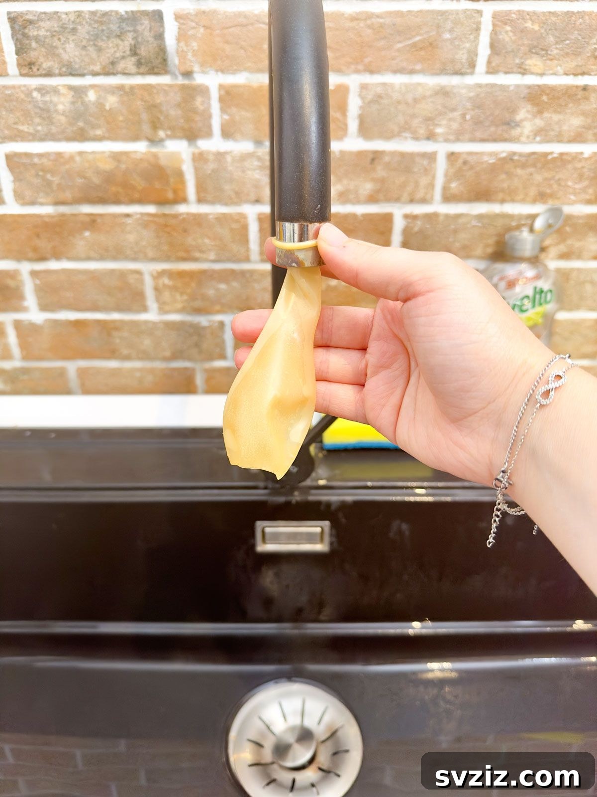 Use a Balloon to Easily Rinse the Sink