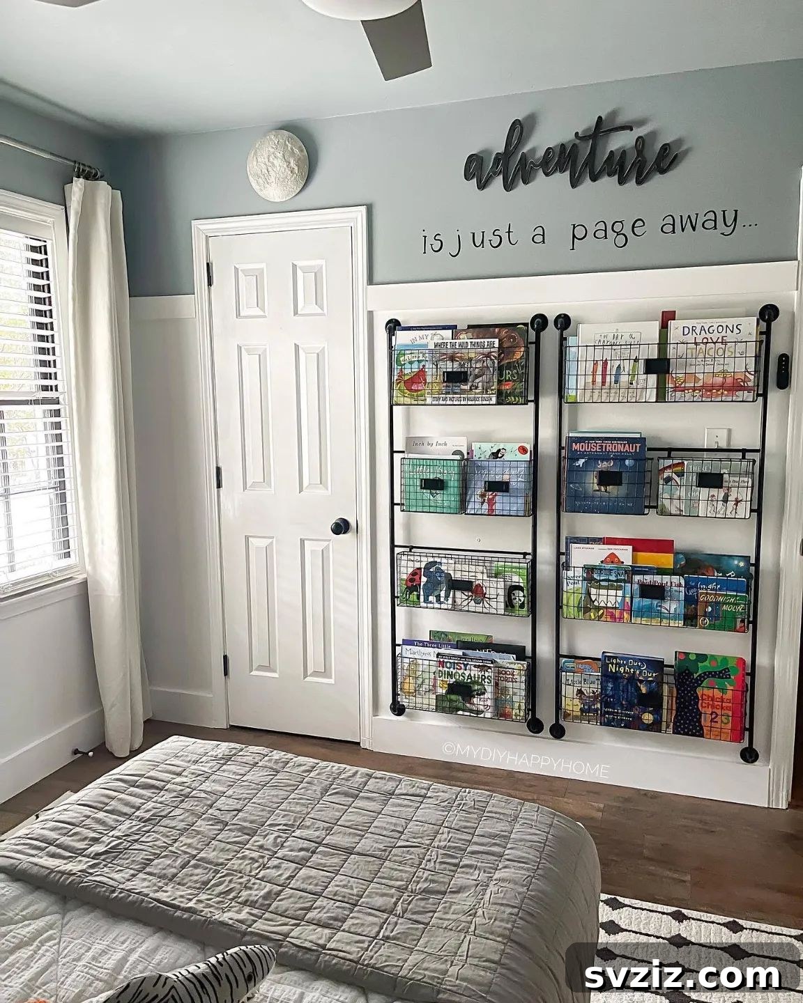 Yatak Odanızı Ferahlatacak ve Düzenleyecek 21 Akıllı İpucu 7 Create a unique wall display and keep books organized with a stylish metal wall basket organizer.