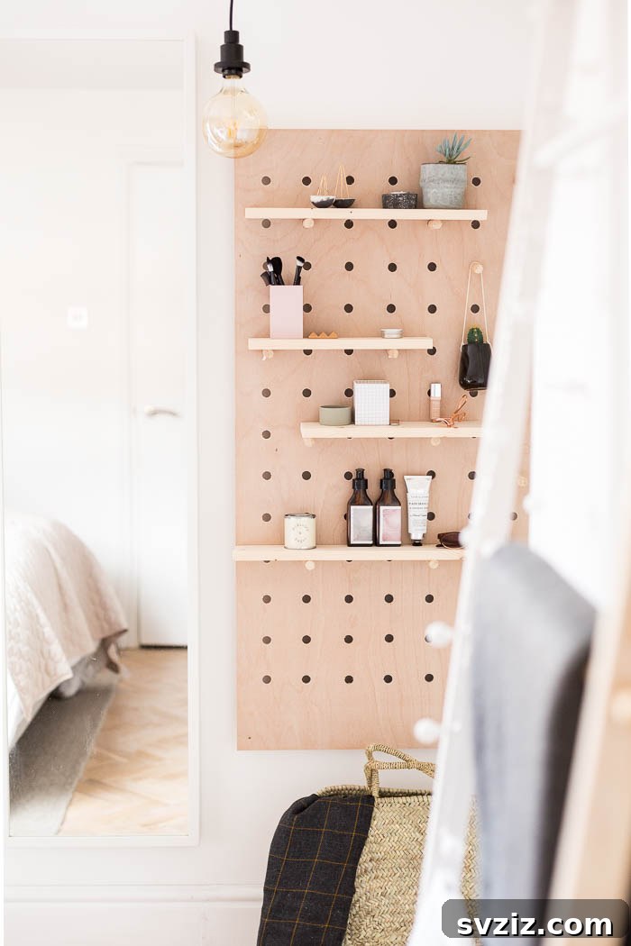 Yatak Odanızı Ferahlatacak ve Düzenleyecek 21 Akıllı İpucu 8 Organize makeup and beauty essentials with a DIY standing vanity featuring a versatile pegboard.
