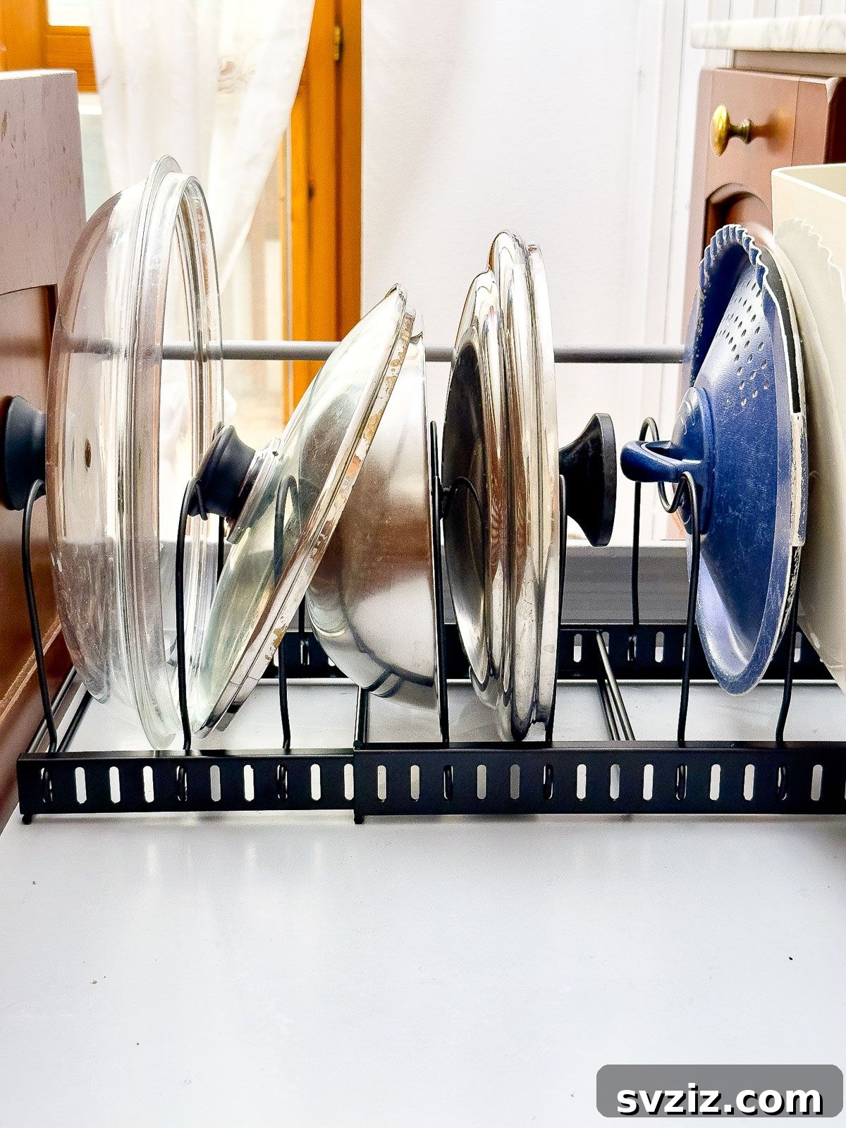 Expandable Lid Holders for Flexible Kitchen Organization