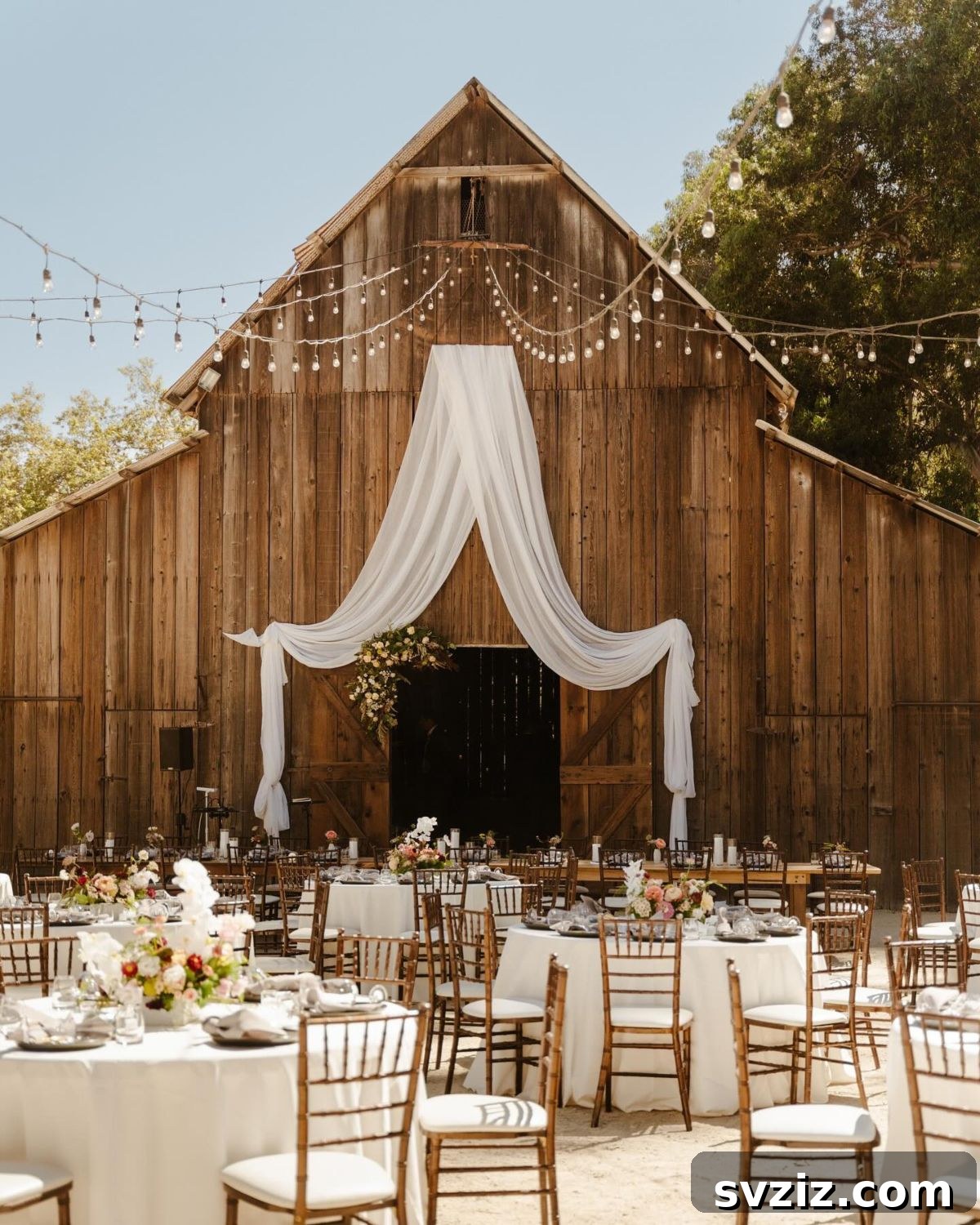 31 Adorable Rustic Wedding Ideas 19 Dreamy Rustic Romantic Barn Wedding Reception