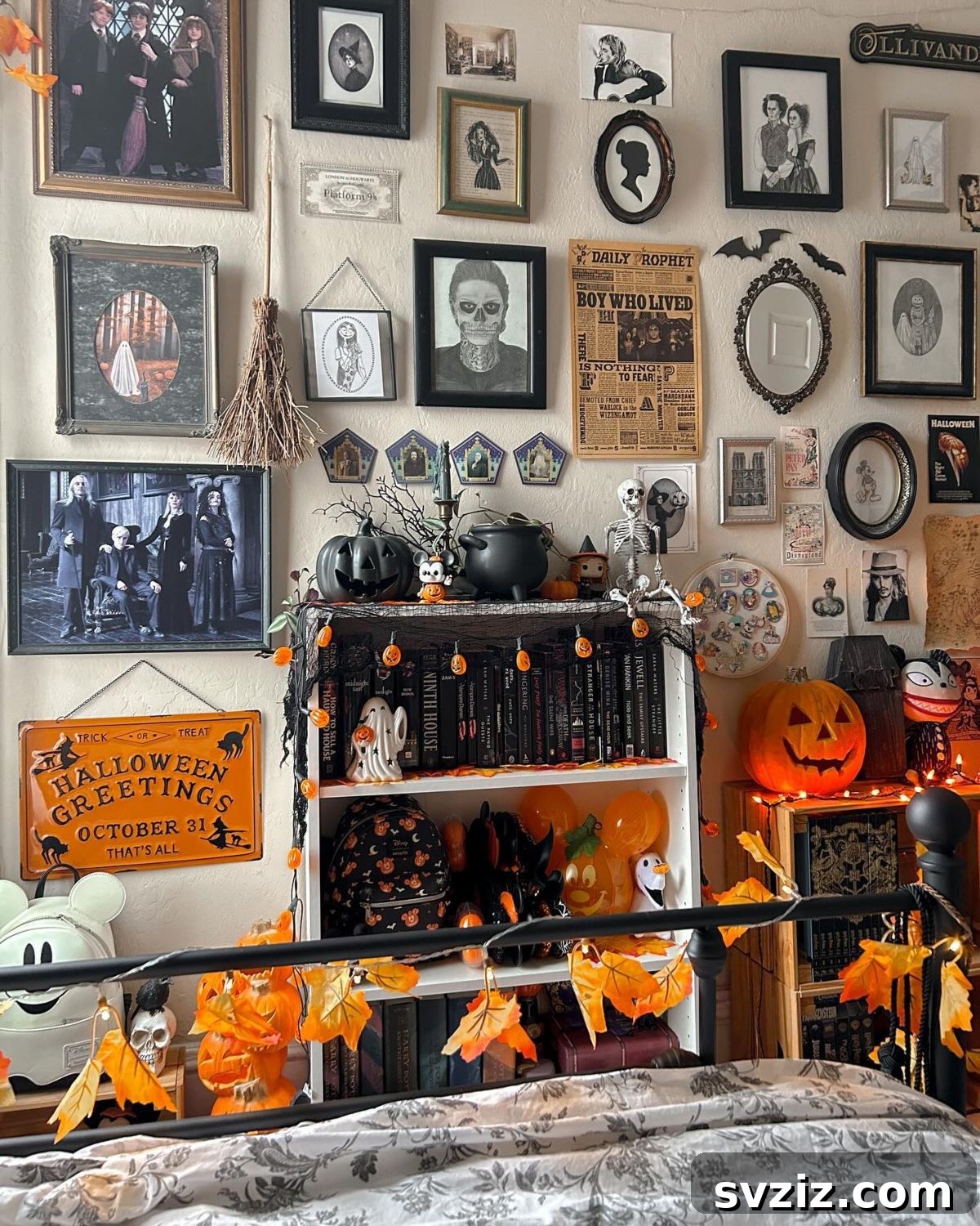 Spine-Chilling Interiors: 31 Scary Halloween Decor Ideas 14 halloween bedroom decor