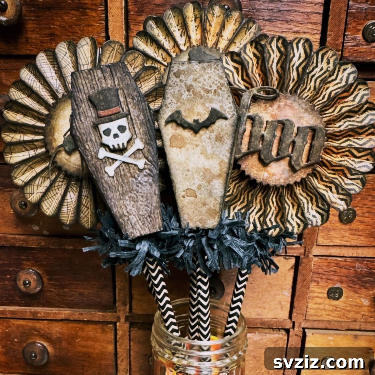 Spine-Chilling Interiors: 31 Scary Halloween Decor Ideas 32 Halloween Party Favors